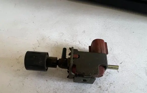 Toyota Avensis T220 Vacuum valve 9091012074