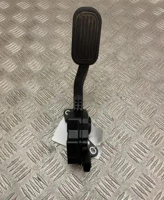 Toyota Land Cruiser (J150) Accelerator throttle pedal 7811060180