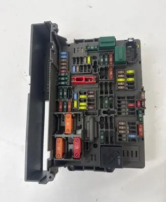 BMW 3 E90 E91 Fuse module 9119446 90204235