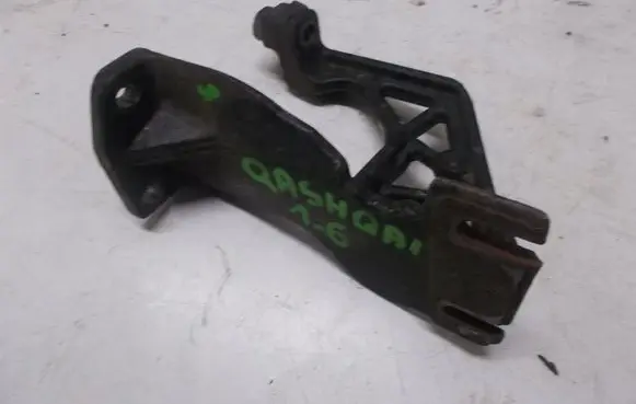 Nissan Qashqai A/C compressor mount bracket 