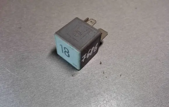 Volkswagen PASSAT B4 Other relay 191937503