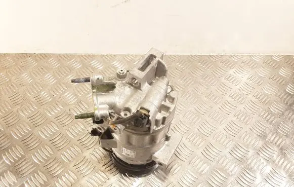 Volvo XC40 Air conditioning (A/C) compressor (pump) 32260849