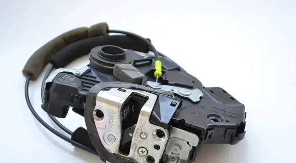 Lexus IS 220D-250-350 Coupe door lock (next to the handle) 5L2115