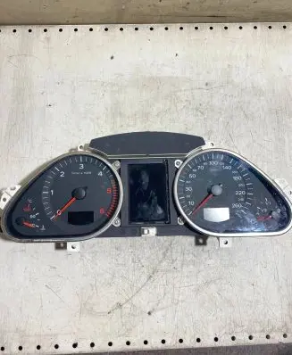 Audi A6 S6 C6 4F Speedometer (instrument cluster) 4F0920900N 4F0910900A