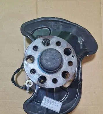 Mercedes-Benz E C207 W207 Front wheel hub spindle knuckle A2043320101 A2043300625