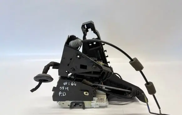 Mercedes-Benz ML W164 Front door lock A1647302635 A1647230614