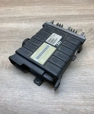 Volkswagen PASSAT B3 Engine control unit/module ECU 443907311B 0261200261