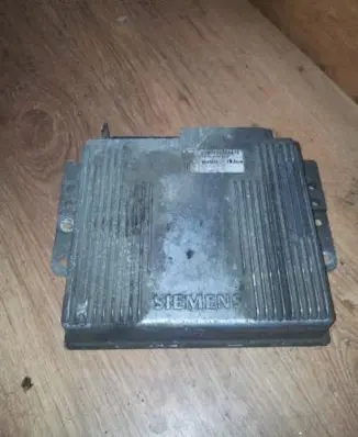 Renault Laguna I Engine control unit/module s103717108r 7700863478