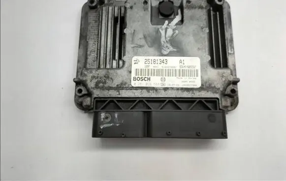 Chevrolet Captiva Engine control unit/module 0281016588 25181343