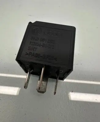 Audi A6 S6 C6 4F Other relay 8K0951253 V23136B6X72