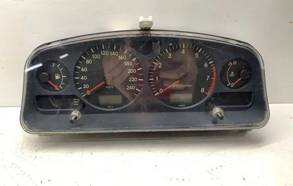 Toyota Avensis T220 Speedometer (instrument cluster) 0119381001
