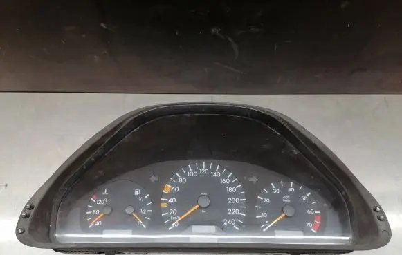 Mercedes-Benz CLK A208 C208 Speedometer (instrument cluster) 2085400111