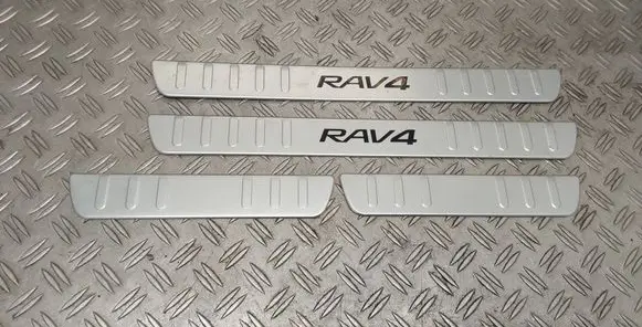 Toyota RAV 4 (XA40) Front sill trim cover 