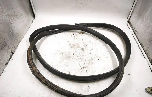 Audi A4 S4 B5 8D Front door rubber seal 