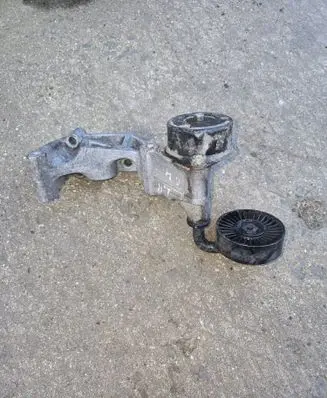 Volkswagen Transporter - Caravelle T4 Alternator belt tensioner 074903143F