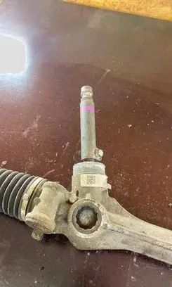 Toyota Avensis T270 Steering rack 96070252