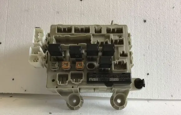 Toyota Previa (XR30, XR40) II Fuse module 8922128050 0D150037 070
