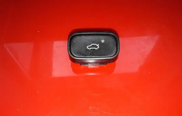 Mercedes-Benz C W204 Tailgate opening switch 589661