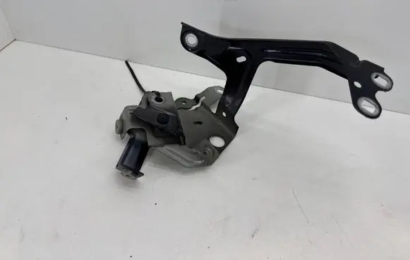 BMW 5 G30 G31 G38 Fender mounting bracket 7349618