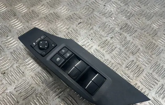 Toyota RAV 4 (XA50) Central console control unit 84040-42030