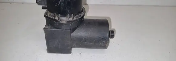 Volkswagen Golf III Central locking vacuum pump 443862257A