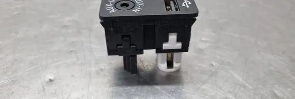 BMW 2 F45 AUX in-socket connector 9229246 MD169593