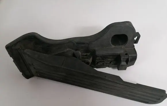 Volkswagen Jetta V Accelerator throttle pedal 1K1721503P