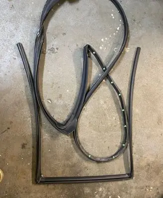 Lexus CT 200H Rubber seal rear door 