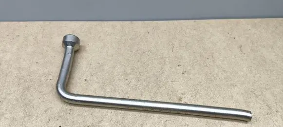 BMW 7 E65 E66 Wheel nut wrench 6758731