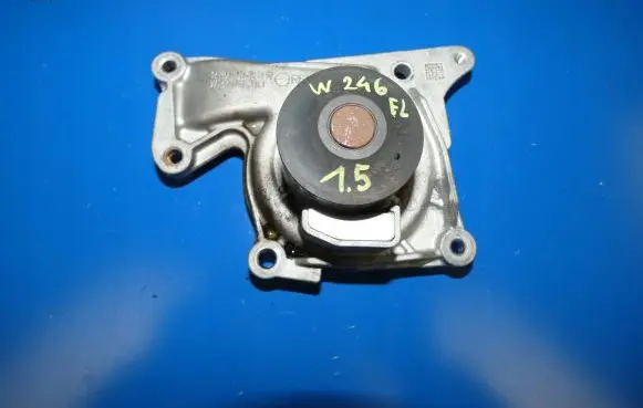 Mercedes-Benz A W176 Water pump 210105481R