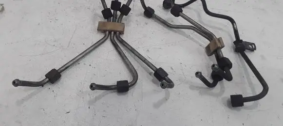 Volvo V70 Fuel injector supply line/pipe 