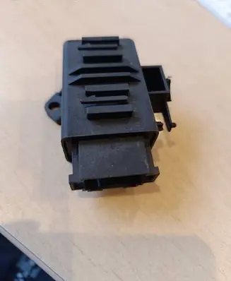 Volkswagen Golf V Seat heating relay 1z0959772b