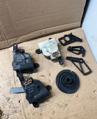 Chrysler Grand Voyager III Air flap motor/actuator 47340470 4794225C