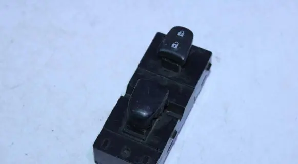 Nissan Juke I F15 Electric window control switch 254111KA0A
