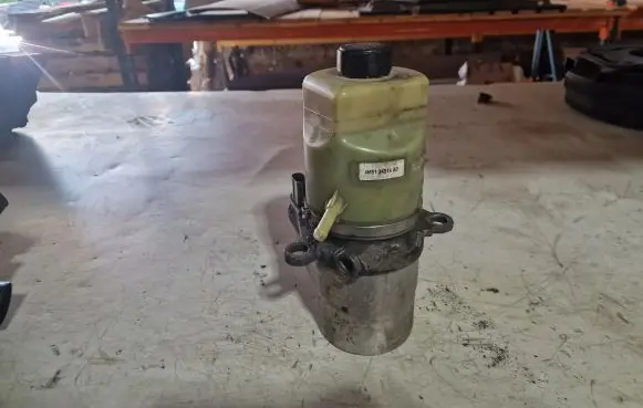 Ford Focus Power steering pump 4M513K514AD
