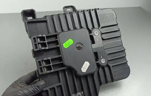 Suzuki SX4 S-Cross Battery tray 7252161M00
