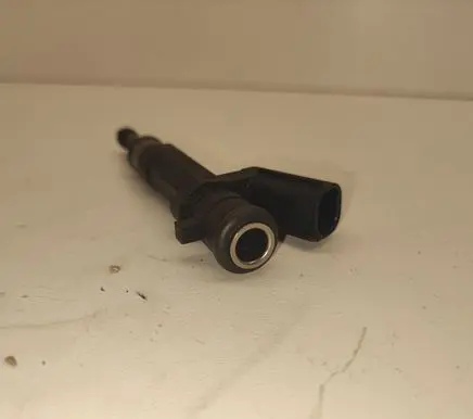 Nissan Juke I F15 Fuel injector 140729 03570 0019