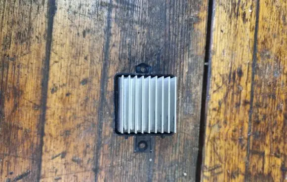 Ford Focus Heater blower motor/fan resistor 05916JS