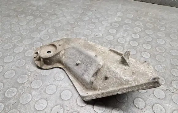 BMW X5 E53 Engine mounting bracket 6761565