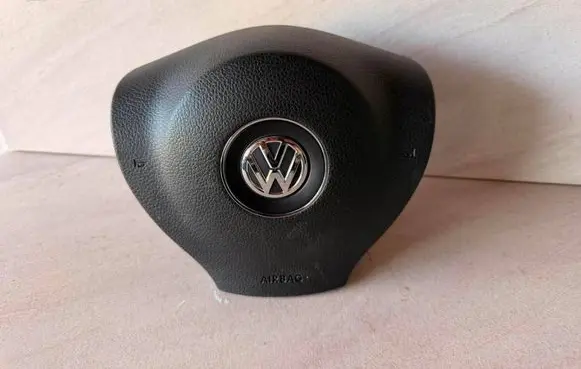 Volkswagen PASSAT B7 Steering wheel airbag 3C8880201T