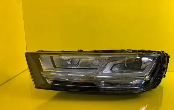 Audi Q7 4M Headlight/headlamp 4M0941033B