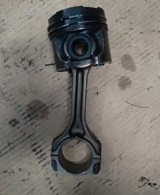 Mitsubishi ASX Piston with connecting rod