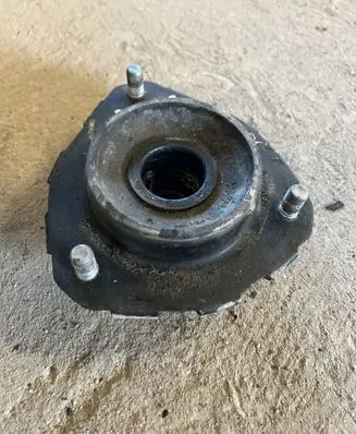 Toyota Avensis T220 Front upper strut mount 