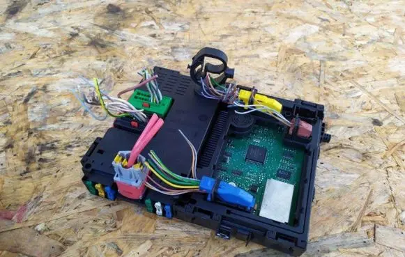Volkswagen Golf IV ESP acceleration yaw rate sensor 1J0907655A