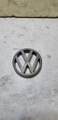 Volkswagen PASSAT B3 Manufacturer badge logo/emblem 357853601