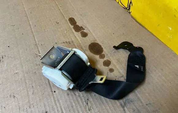 BMW 5 F10 F11 Rear seatbelt 34118899B 7285868