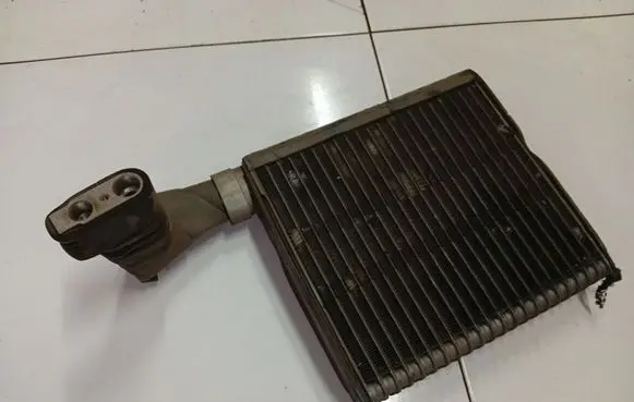 Honda Accord A/C cooling radiator (condenser) 