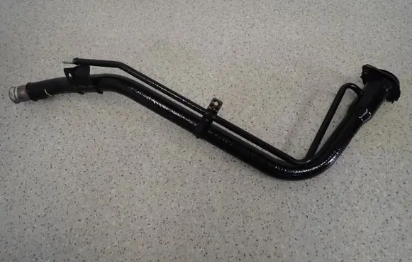 Suzuki Grand Vitara II Fuel tank filler neck pipe 