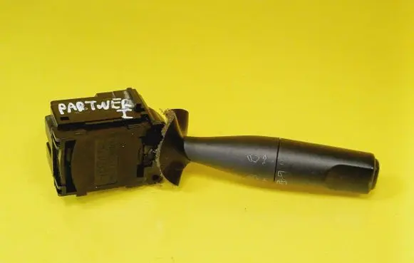 Peugeot Partner Wiper control stalk 33779502