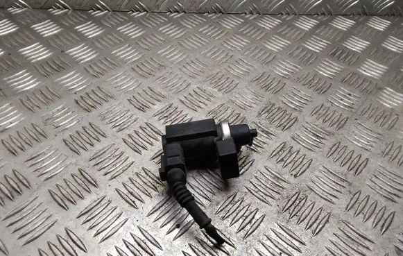 Audi A4 S4 B6 8E 8H Turbo solenoid valve 8E0906628
